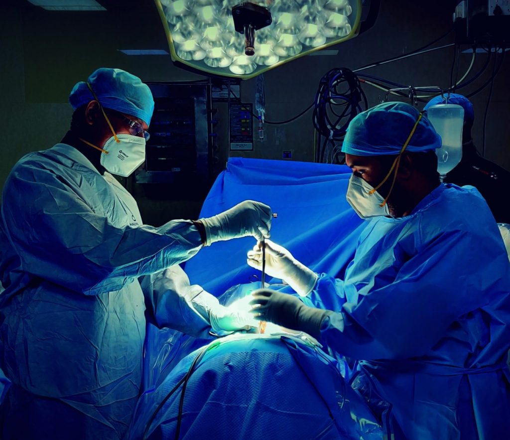 dr soma sundar performing surgery